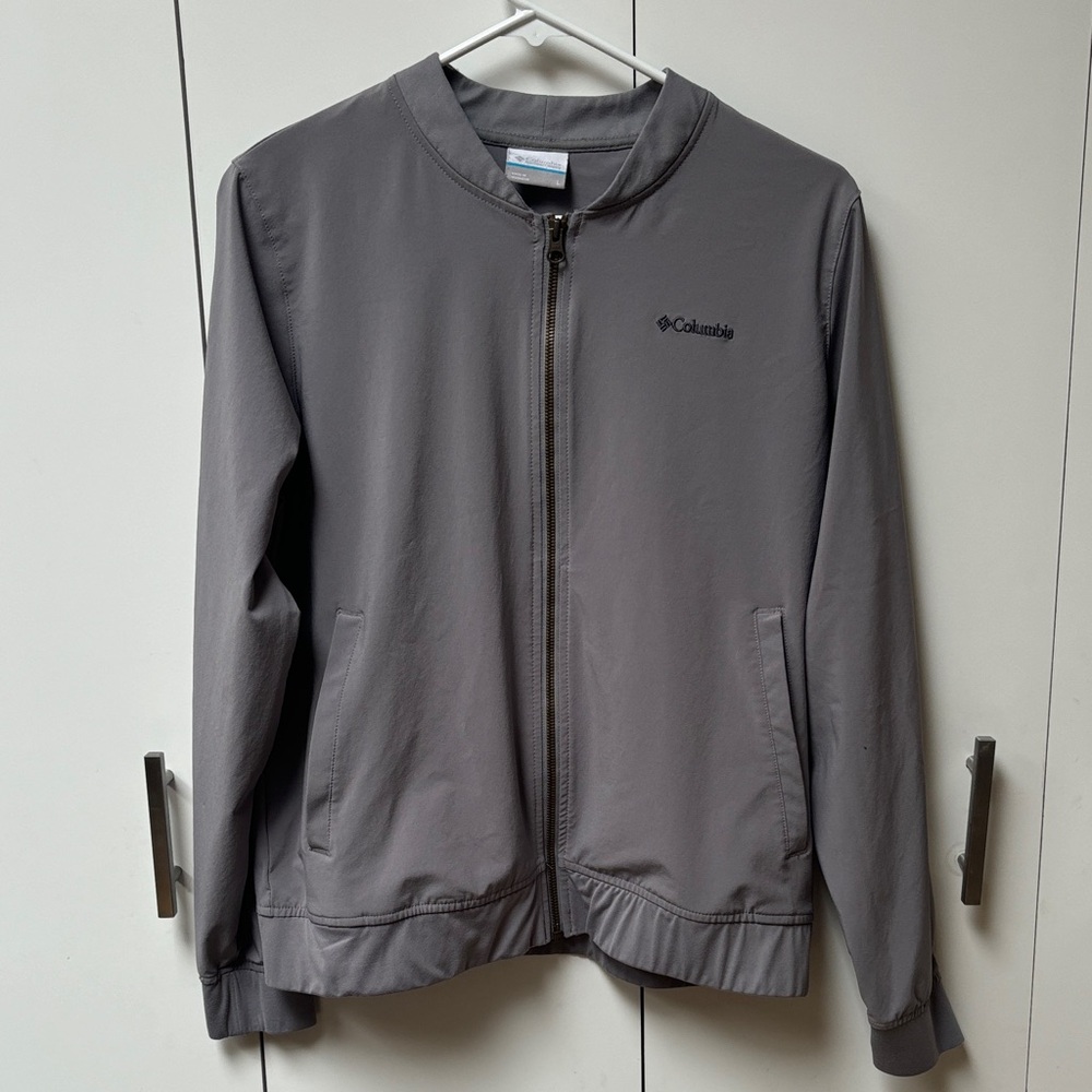 Columbia women’s lightweight Gray Jacket